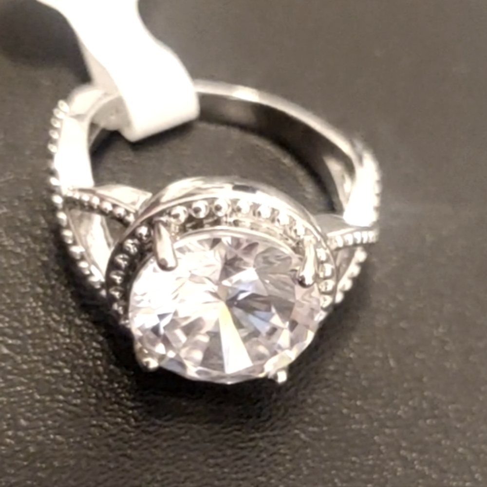 Beautiful ring amazing stunning stone